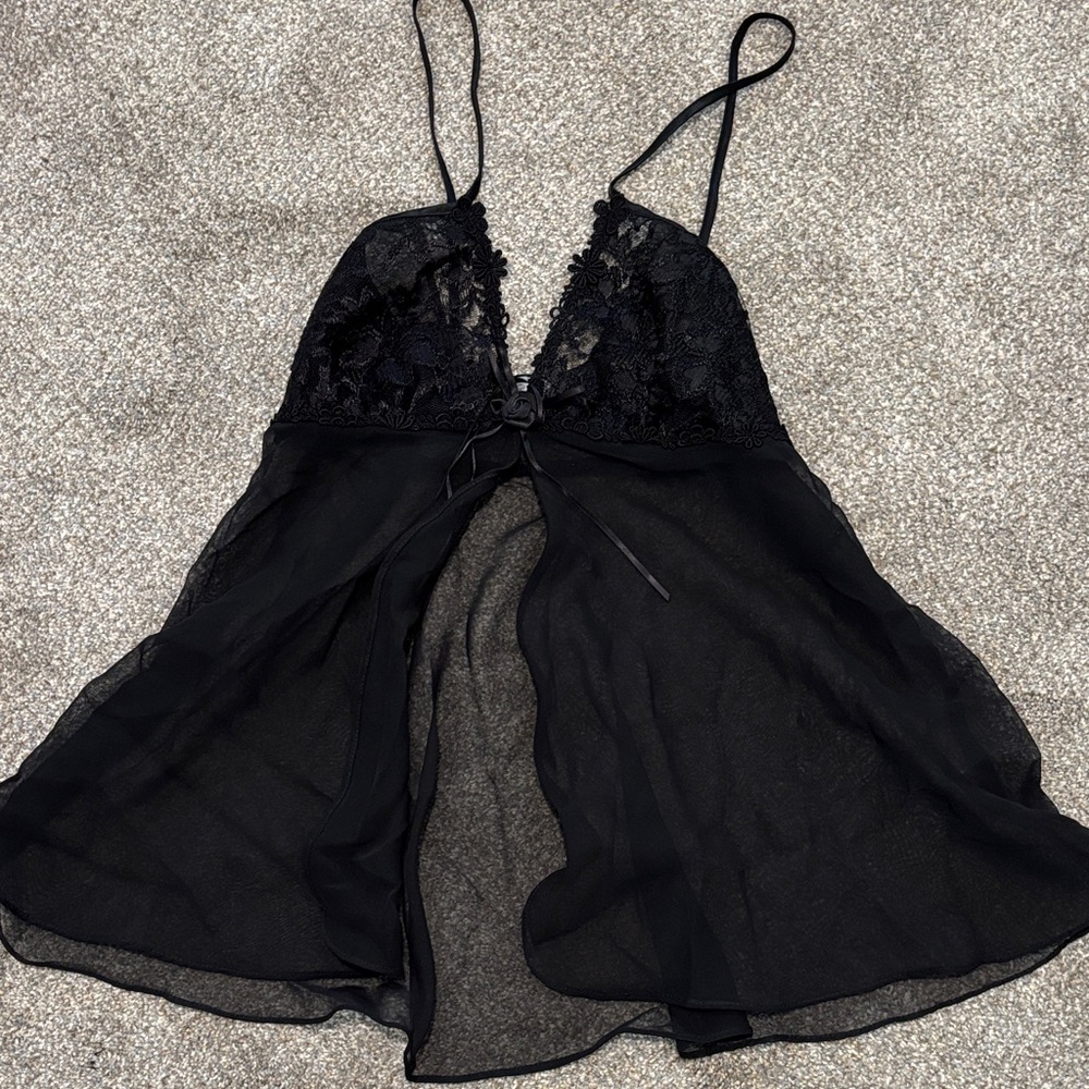 Chic Black Lace Chemise